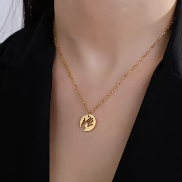 Collar Mano Bebé Gold 2