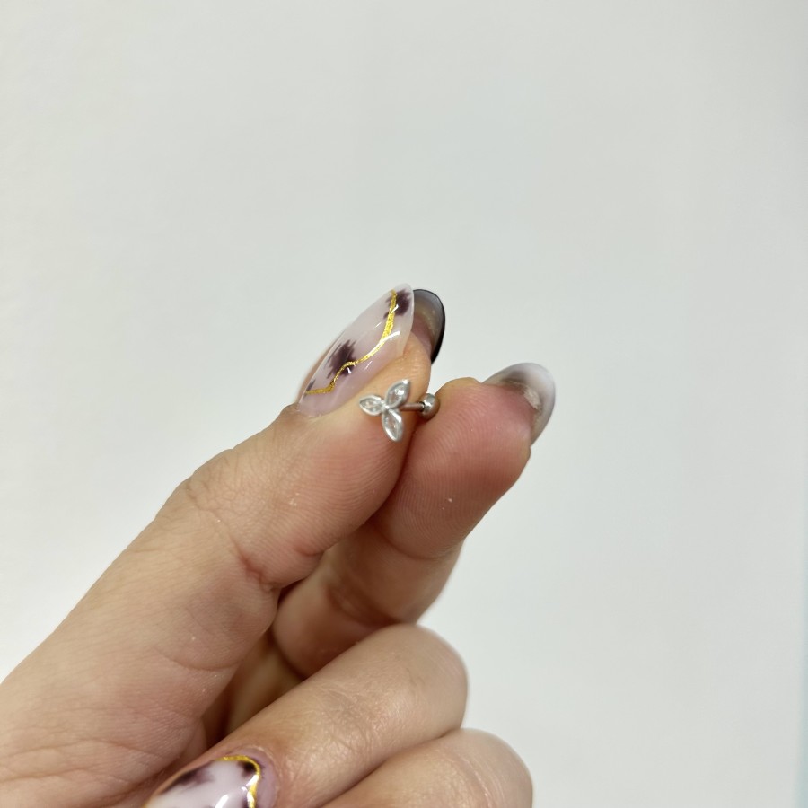 Piercing Tres Circos Blancas